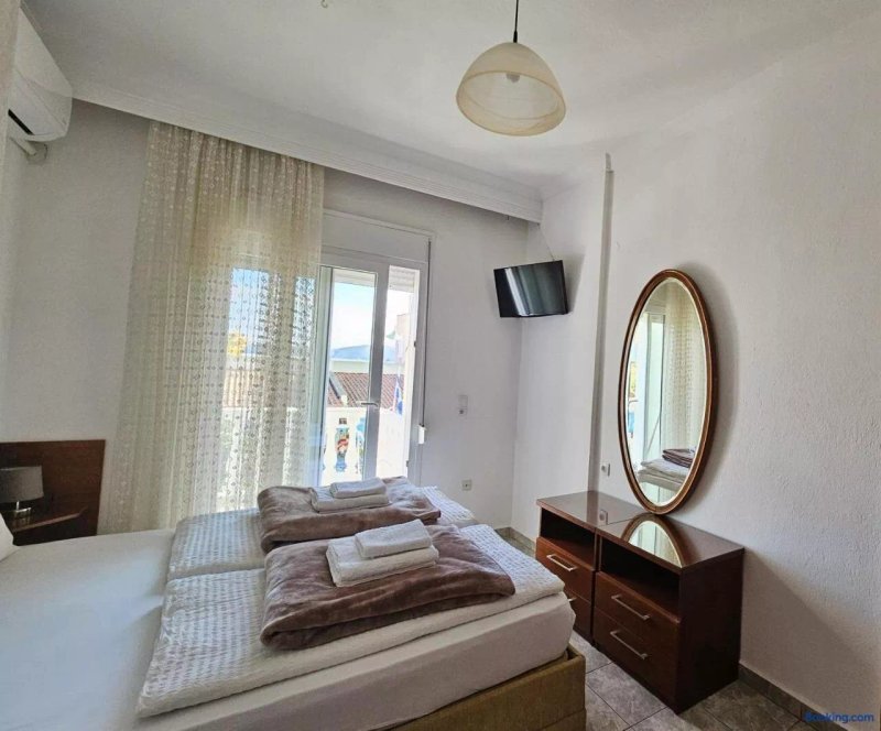 Leonidas Apartments