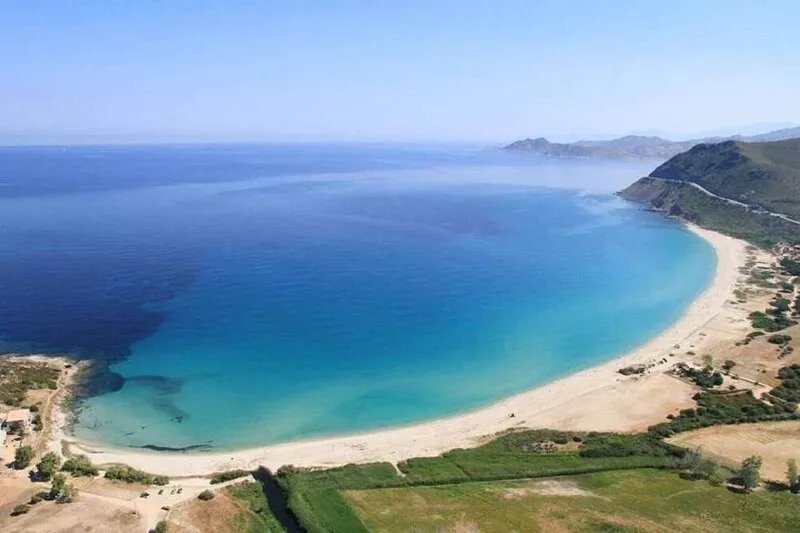Calm and authenticity with a panoramic view in the heart of a Corsican village