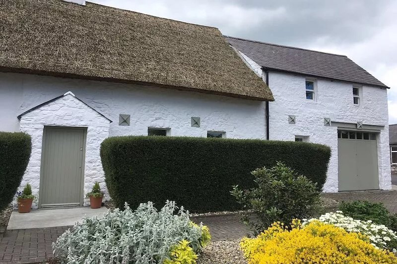Unique Thatched Cottage