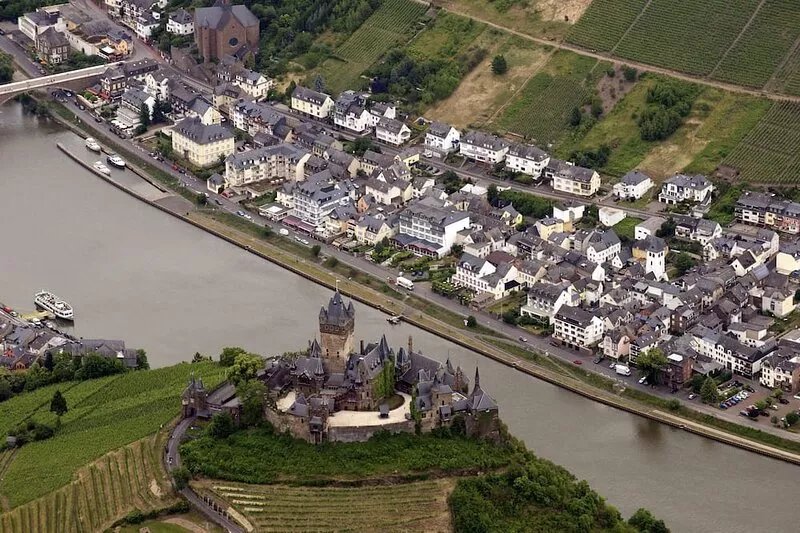 Vibrant villa near the river Moselle