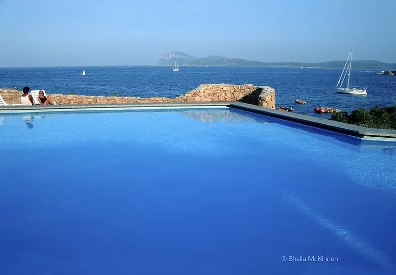 Mediterranean relaxation: luxury setting in spectacular landscape