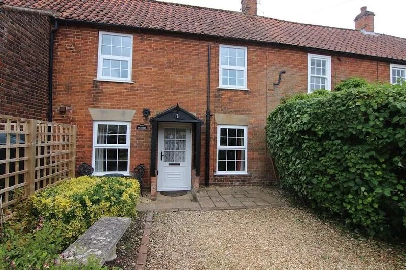Character 2 Bedroom Cosy Cottage near Burnham Market and Brancaster Beach