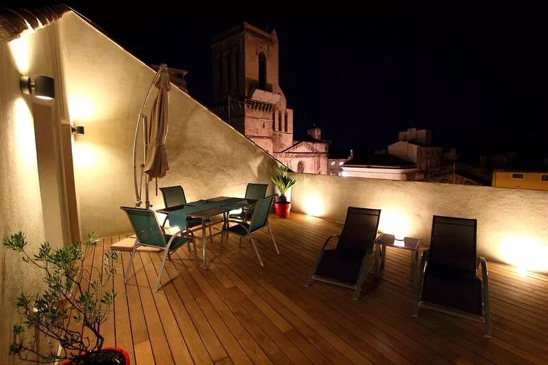Charming apartment with stunning terrace in Nimes' medieval centre