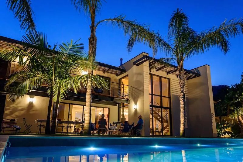Pramousquier Modern Villa 2 minutes walk from the beach in a private domain