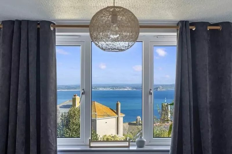 Large House with Panoramic Sea Views & Parking