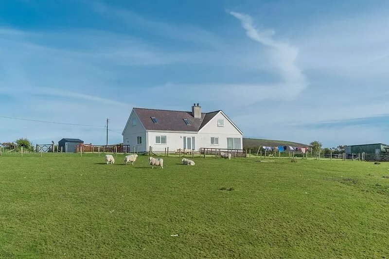 Modern Three Bedroom Holiday Cottage Near Aberdaron | Bryndaron