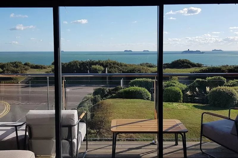 LUXURY OCEAN VIEW HOUSE Southbourne seafront, between Bournemouth/Christchurch