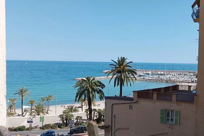3min walk BEACHES, PARKING Town Hall, Pedestrian street Quiet 42 m2 CLIM 3p max