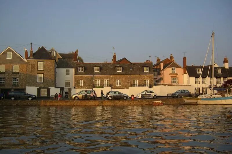 Two Bedroom Waterside Cottage With Balcony And Magnificent Views Of The Estuary