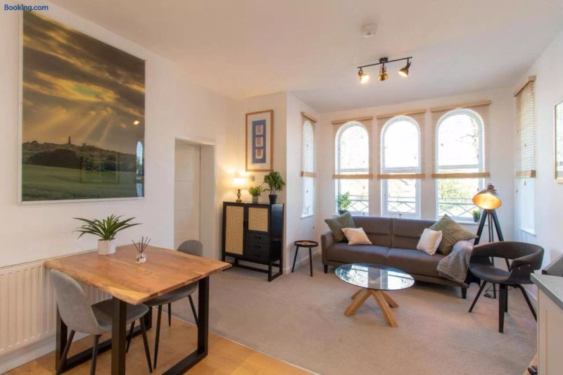 Crescent House Apartments