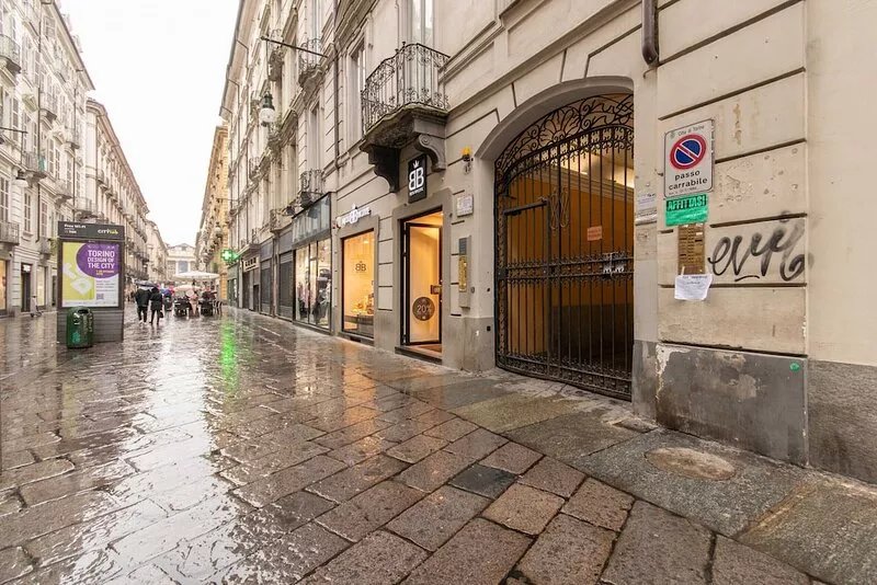 Charming Studio near Piazza Castello by Wonderful Italy