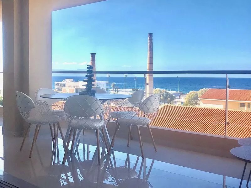 W Apartment, New Modern and Trendy Seaview Apartment.