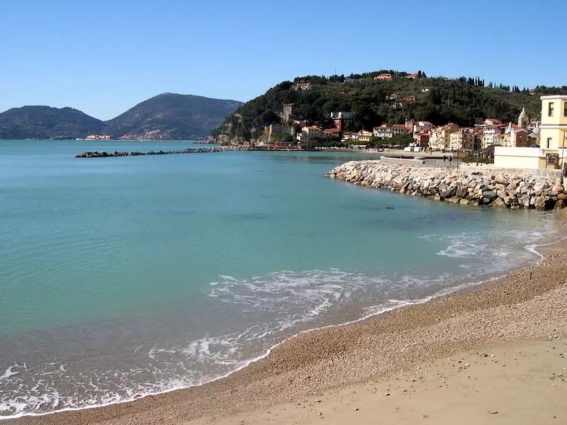 A stone's throw from the beach and with private parking space