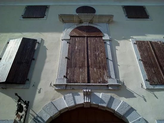 Palazzo Tacco, De Blunfeld, Visca, Aita