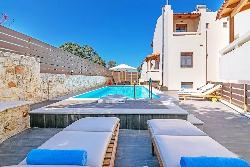 All season-sun villa, private pool,near amenities