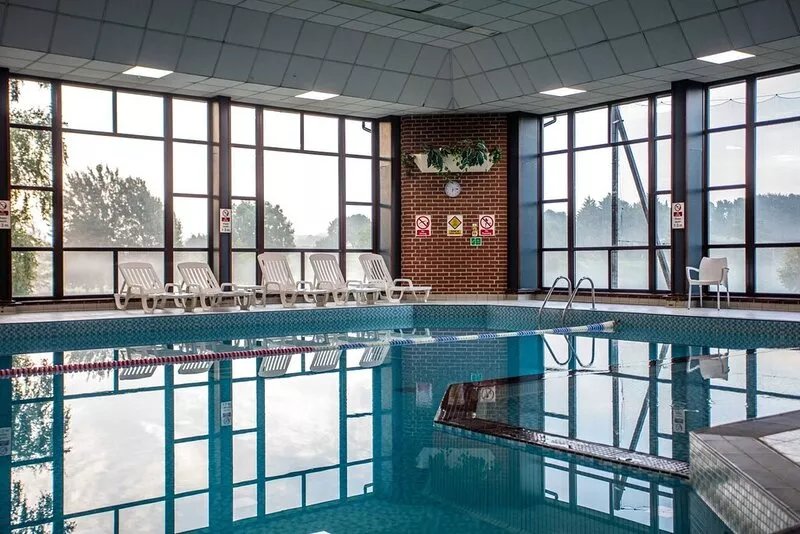 Norfolk country retreat for two with Pool, Sauna, Gym and Tennis Courts!