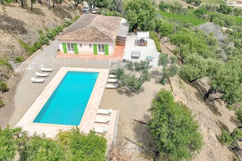 Wonderful private villa for 10 guests with private pool, WIFI, TV, patio, pets