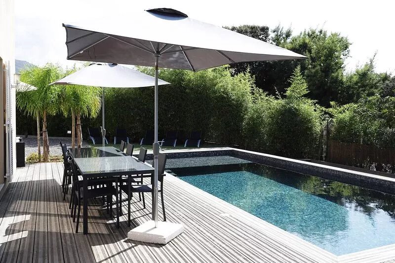 Contemporary villa classified 4 * with private swimming pool