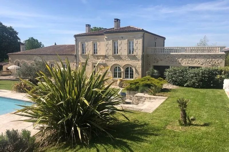 PROPERTY IN THE HEART OF VINES