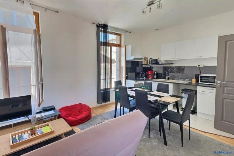 3 Appartements Au Calme Dans Un Immeuble Historique