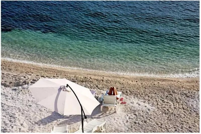 Wonderful quiet beach location 5 km from Trogir, swimming pool, sea view