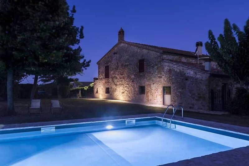 Beautiful restored farmhouse with swimming pool in the quiet of the Sienese