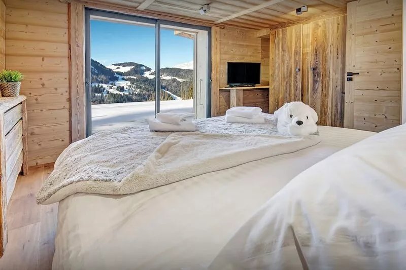 Chalet Charmar - secluded ski-in ski-out chalet for 12 - OVO Network