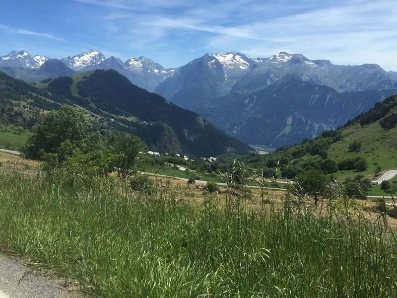The Loft. Winter ski/ Summer biking. Perfect location