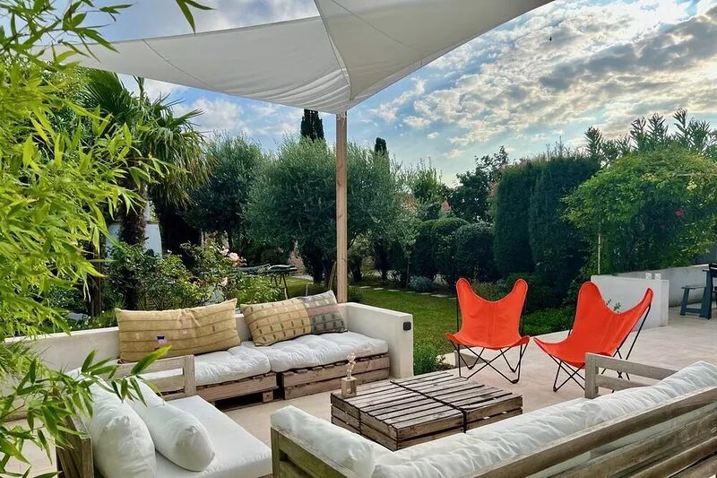2 separate houses, nice amenities & decoration, in charming garden