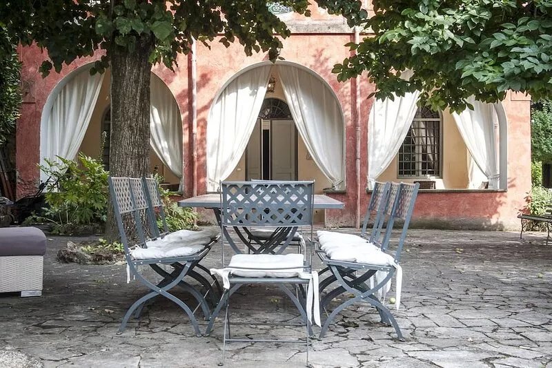 Elegant historic villa, 8km to Rome, air con, pool, spa, bbq, garden,  services