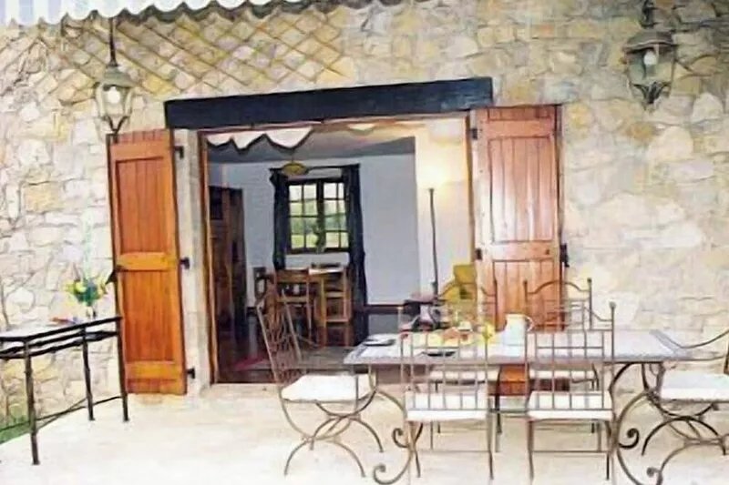 Provencal Villa with large heated pool and Outdoor Kitchen