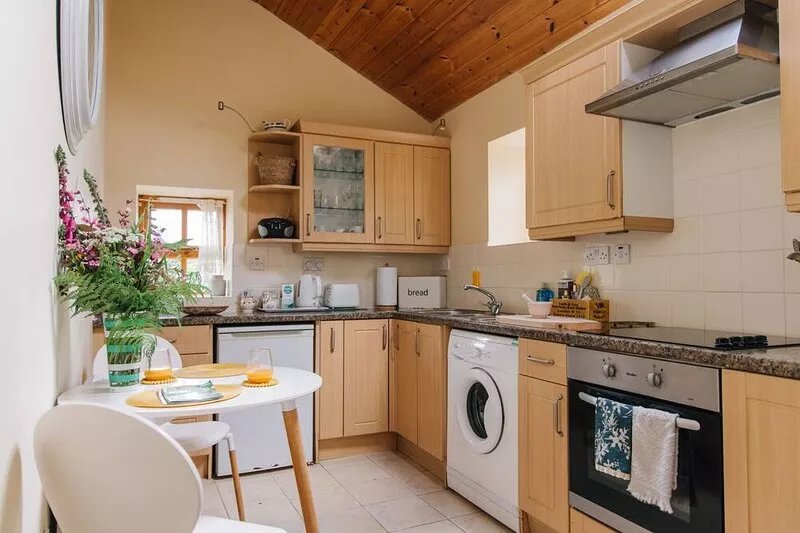 Remote Cottage with Woodburner Surrounded by Farmland