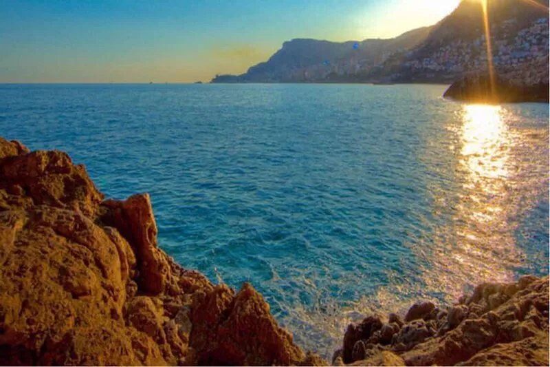 Charming house with heated heated pool, lake, sea, golf