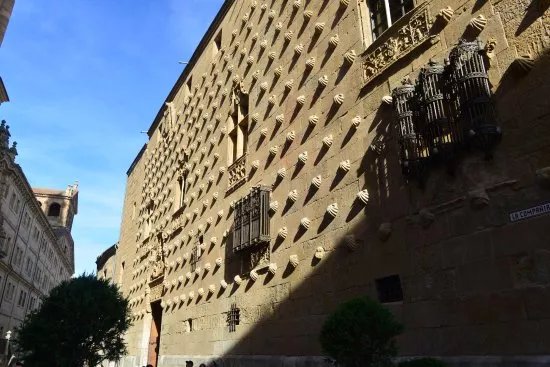 Biblioteca Francisco de Vitoria - USAL