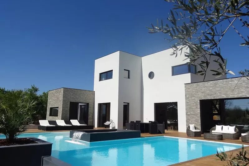 LUXURY ARCHITECT VILLA quiet with large swimming pool SOUTH