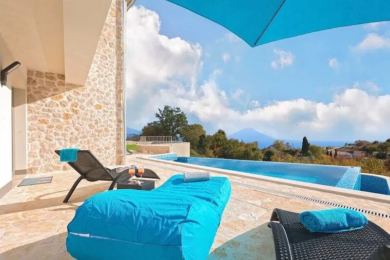 Villa Soleil in peaceful location with a sea view