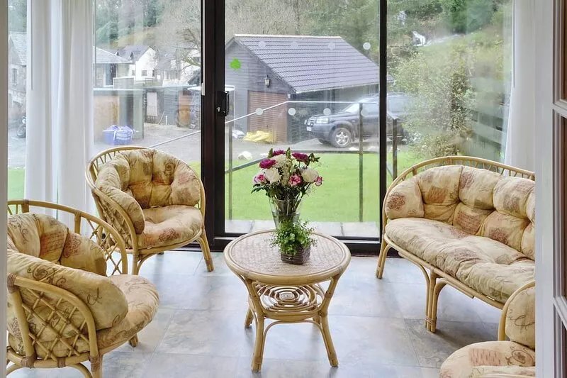 Riverside Cottage - B6859