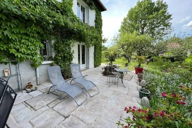 NEW :Les VERGERS Garden apartment, terrace, garden, private parking