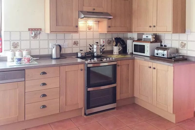 4 bedroom accommodation in Hawkesbury Upton