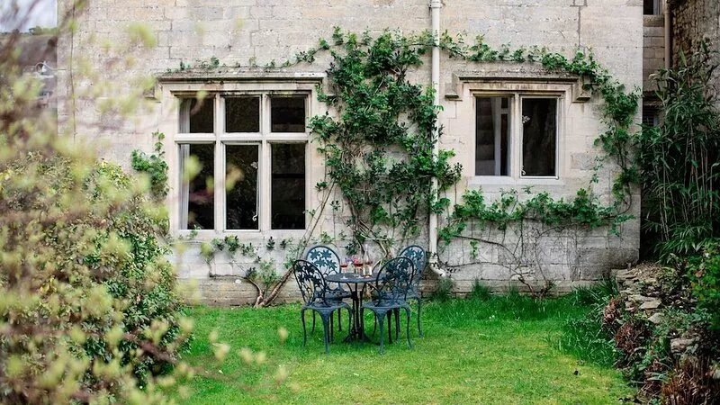 Lake Cottage - Lake view near Nailsworth