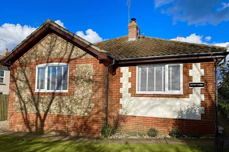Single floor living a stones throw from sand dunes and beach, pets welcome
