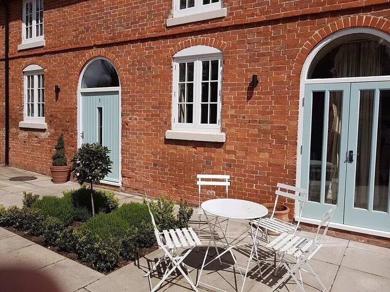 No.3 Meynell Mews king/twin room
