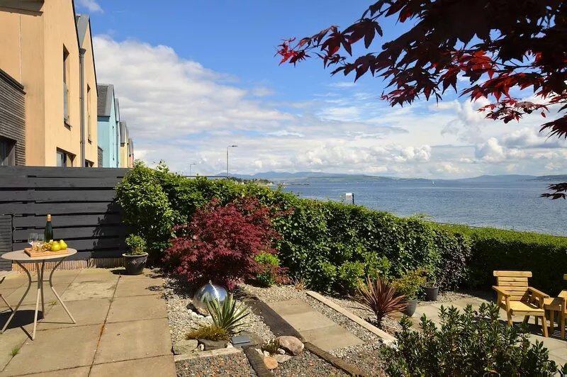 Tigh Na Cladach, new Summer 2019, sea front location, pet friendly