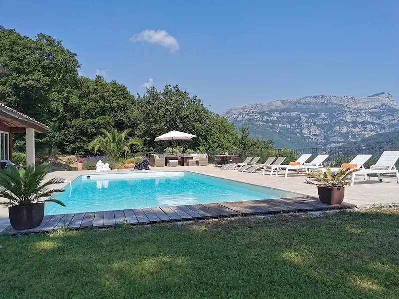 Mas des Amis set in Spectacular settings with stunning panoramic views!