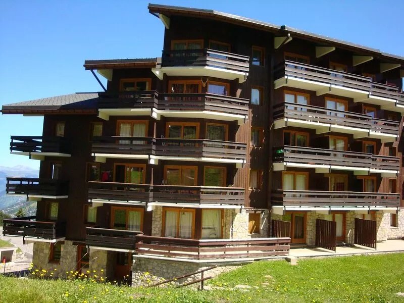 Lovely apartment in Méribel-Mottaret, 2 stars rated, at the foot of the slopes