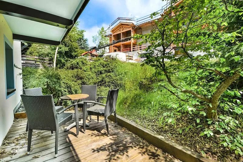 Appartement Bien Placé Avec la Place Pour une Famille/groupe. Chiens Acceptés!