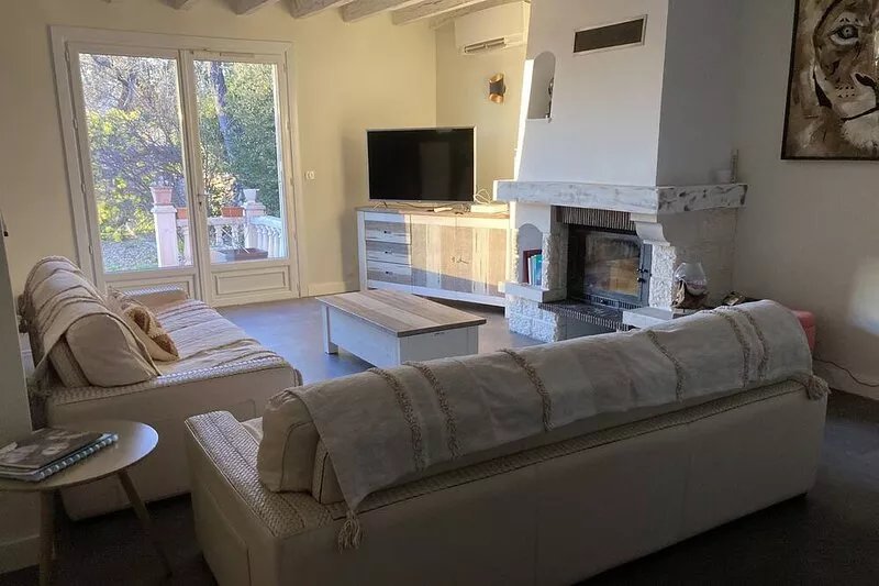 A haven of peace surrounded by vineyards near Aix-En-Provence