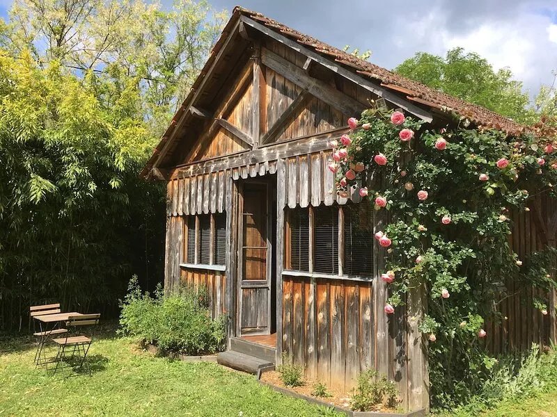 Small, charming wooden house 10 minutes walk from Sarlat city center