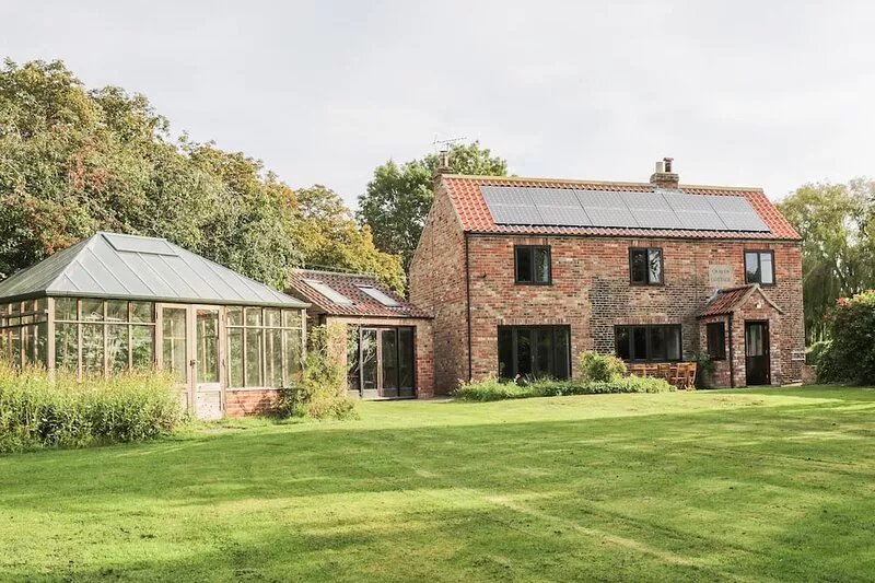 CRAVEN COTTAGE, family friendly, with open fire in Bridlington