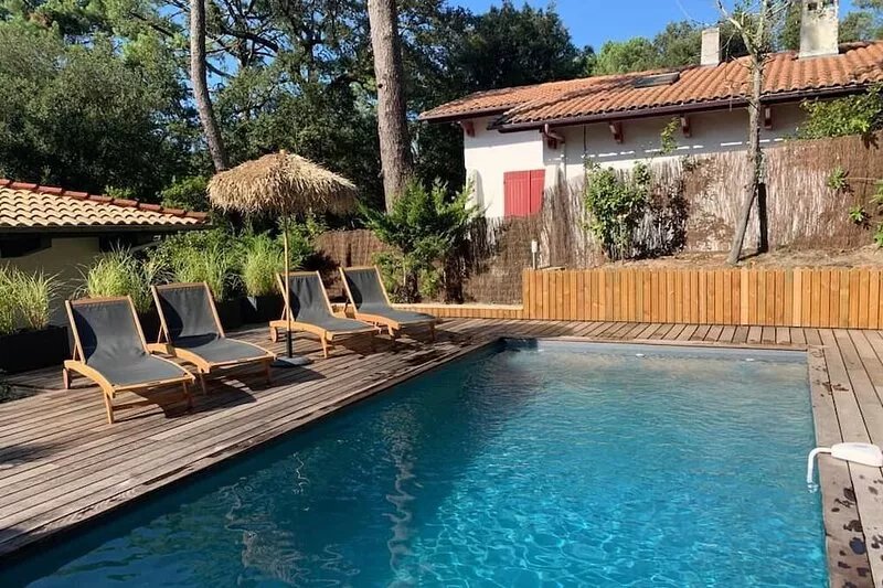 AU MOULLEAU, 500 M FROM THE BEACH AND SHOPS, WITH HEATED SWIMMING POOL